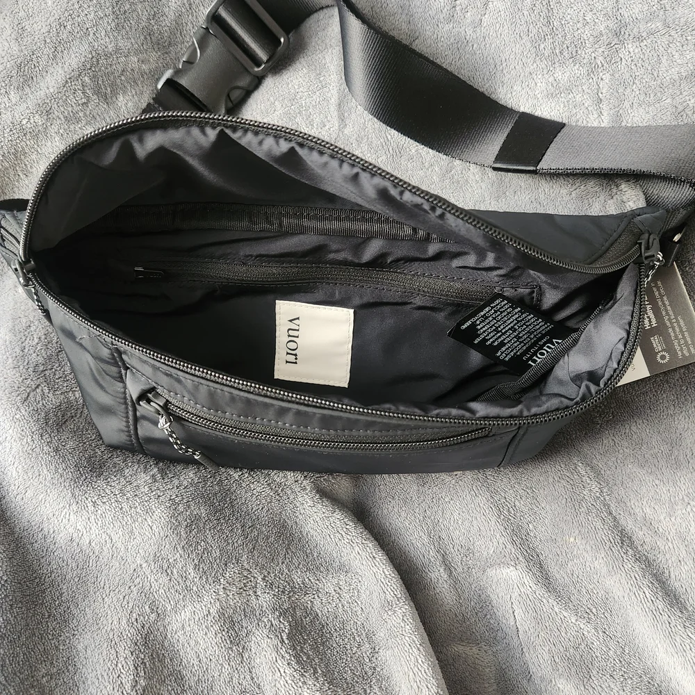 Vuori Sling 2.0 Black Belt Bag, Fanny Pack - Picture 5 of 7